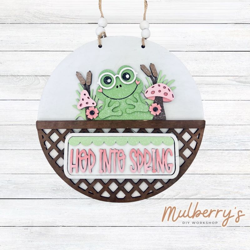 Welcome family and friends with our interchangeable lattice round door hanger! Simply swap out inserts to match the different holidays and seasons!
It's approximately 10.5" in diameter.
Includes: Lattice Round Door Hanger with Frog Inserts. Additional inserts are available to purchase.