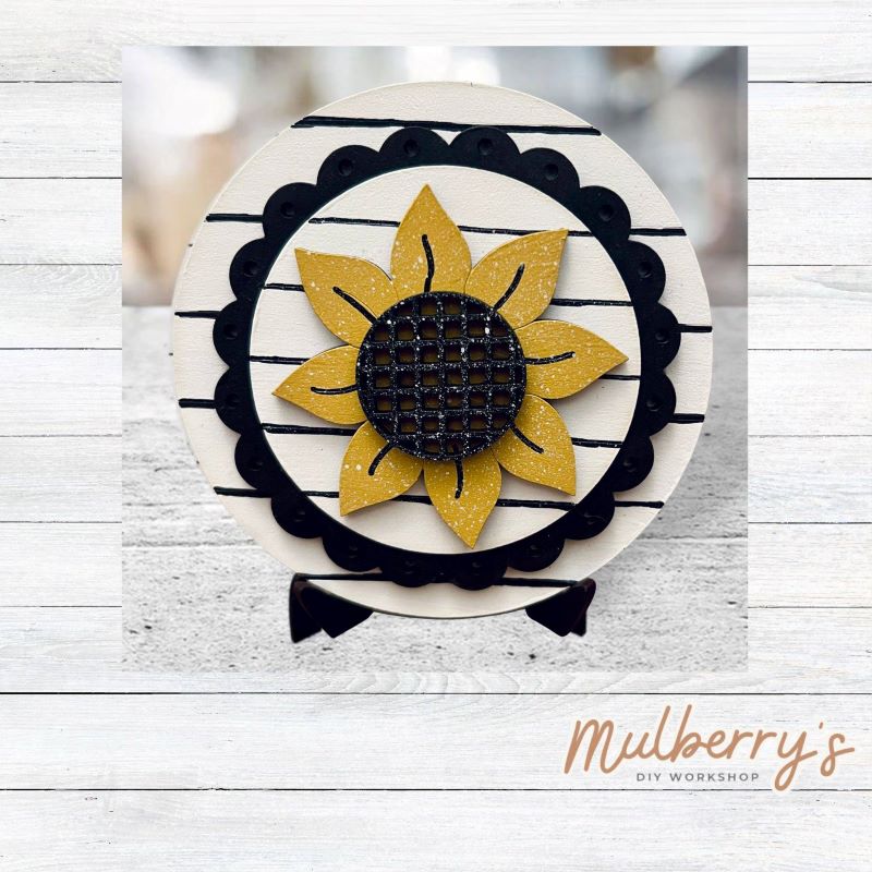 We love our mini interchangeable round stand! It's approximately 4.5 inches in diameter and can display your favorite seasonal/holiday insert.
This set includes mini interchangeable round stand with scallop and sunflower insert.
