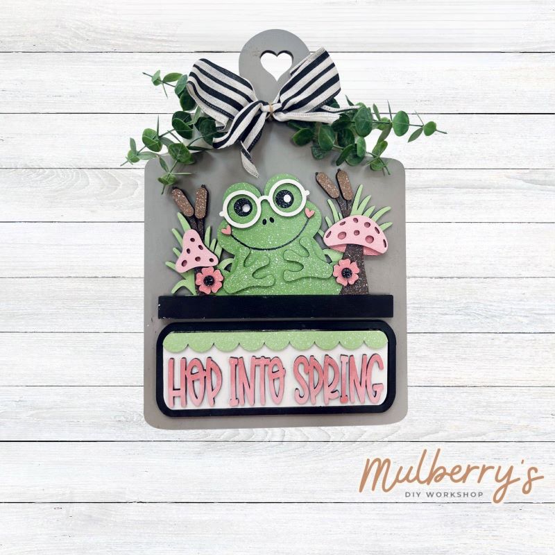 This Interchangeable Breadboard measures roughly 9" wide & 13.5" tall. 

This project can easily be changed out for holidays, seasons and other themes. Because the breadboard leans back with the use of an easel, no magnets or adhesive hook and loop is needed.

The set includes the breadboard and frog inserts.