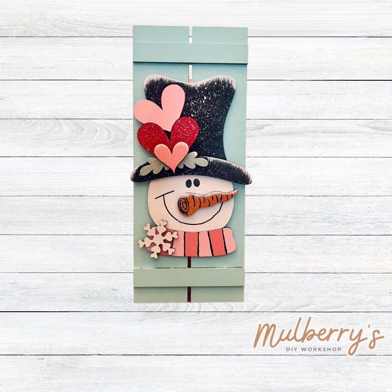 Our leaning pallet snowman shelf sitter is brrr-tastic! Approximately 11" tall. Includes supporting base stand.
