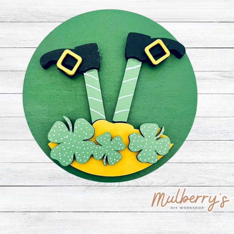 Decorate your home with our 4.5-inch Leprechaun insert. Our inserts may be displayed solo or with our interchangeable mini plate stand, which is sold separately.