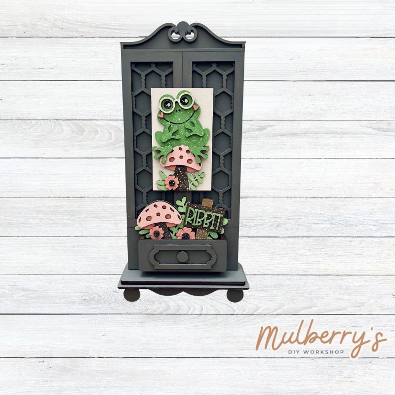 It doesn't get any cuter than our new single cottage mega shelf sitter! It's the perfect add-on accessory to your decor at approximately 15" tall by 6.5" wide.

Includes: Single Cottage and the Spring Frog insert set pictured. If desired, the other Spring Frog insert option set can be purchased in the subsequent product listing.