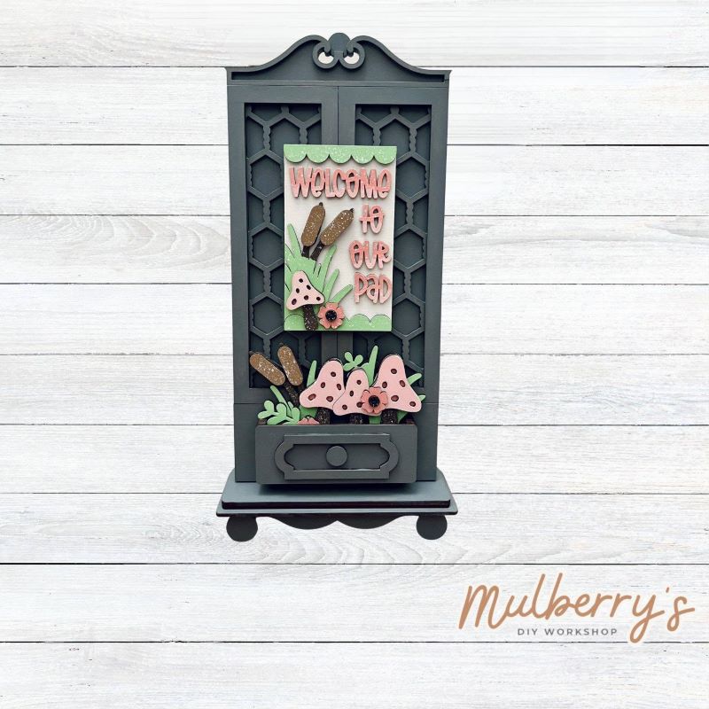 It doesn't get any cuter than our new single cottage mega shelf sitter! It's the perfect add-on accessory to your decor at approximately 15" tall by 6.5" wide.

Includes: Single Cottage and the Spring Frog insert set pictured. If desired, the other Spring Frog insert option set can be purchased in the previous product listing.