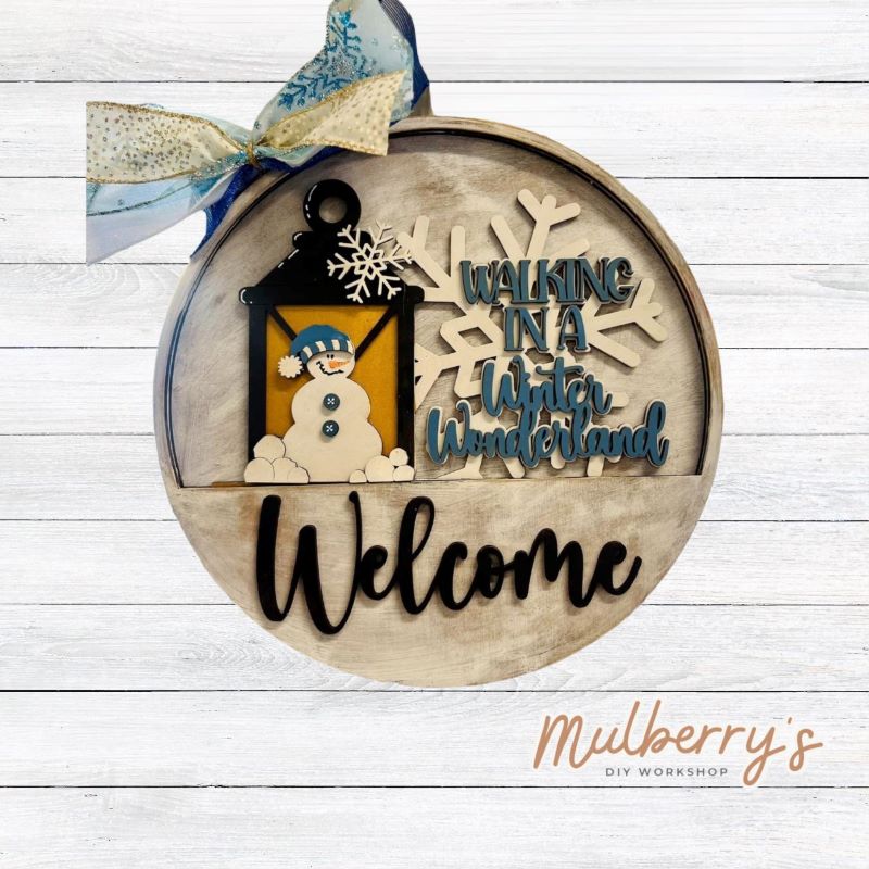 Welcome family and friends with our interchangeable welcome door hanger! Simply swap out inserts to match the different holidays and seasons! It's approximately 10.5" in diameter.